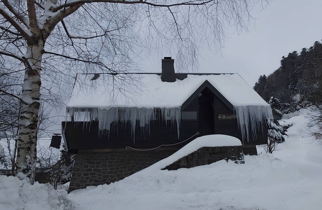 Chalet 'Les Sonnailles' with Mountain View, Shared Garden and Wi-Fi
