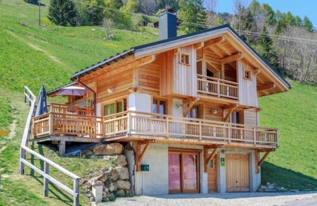 Chalet 'Les Tarines 2' with Mountain View, Private Terrace and Wi-Fi