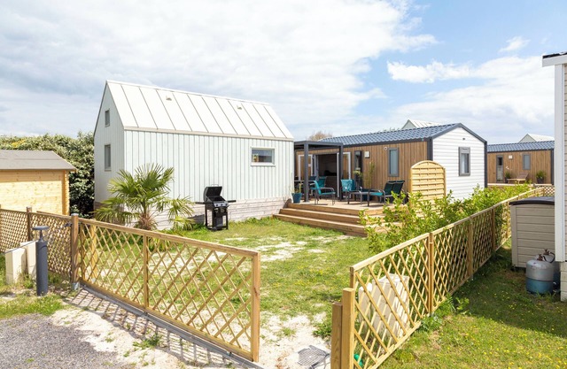 Chalet 'Mobilhome Et 100m Plage' with Private Terrace, Private Garden and Wi-Fi
