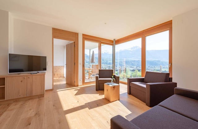 Chalet 'Moosbichlerhof Rosalia' with Mountain View, Shared Pool and Wi-Fi