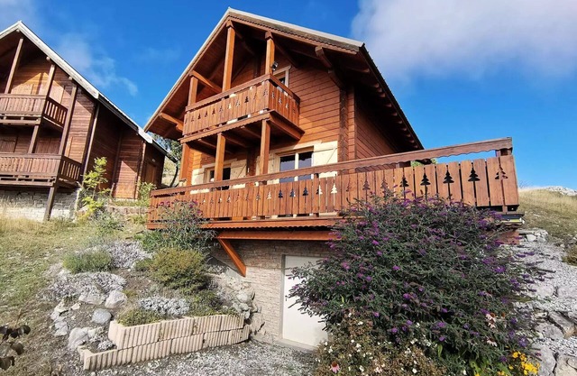 Chalet Needles - Beautiful recent chalet 8 beds in the heart of the resort of Réallon