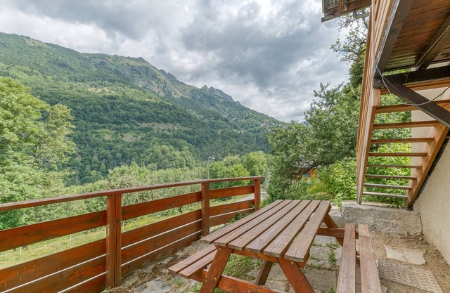 Chalet 'Passoud 204' with Mountain View, Private Garden and Wi-Fi