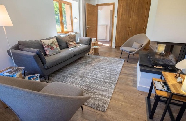 Chalet rénové 10 pers · Cheminée · 3 SDB · Calme · Parking - FR-1-688-17
