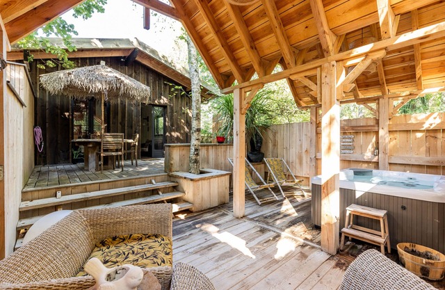 Chalet "Savannaketh" with Private Terraces and Wi-Fi