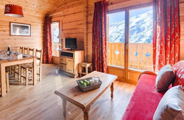 Chalet, ski-in/ski-out & foot of the slopes, fitness, swimming pool, balcony, tv, 65m², Valmeinier