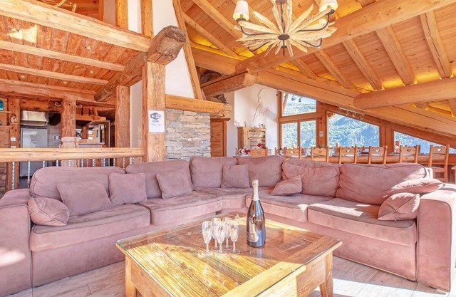 Chalet, ski-in/ski-out & foot of the slopes, sauna, balcony, fireplace or stove, parking, tv