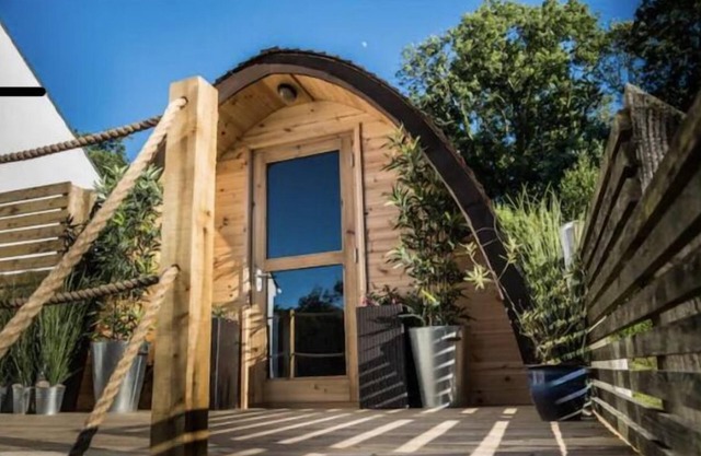 Chalet - Sleeps 2 - Balcony - Parking - Beach/Golf