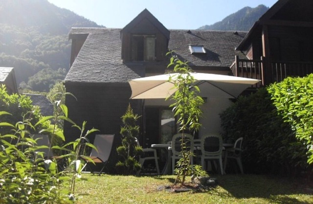 Chalet Tout Confort au Bord du Gave