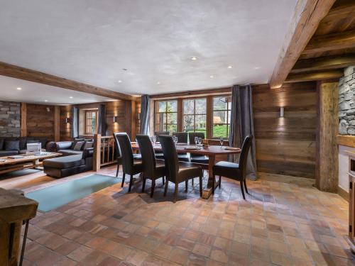 Chalet Traditionnel à Méribel avec Jacuzzi, Sauna et Accès Direct aux Pistes - FR-1-566-23