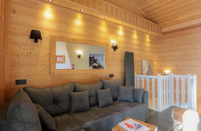 Chalet Triplex 75m² Val Thorens - 2 Chambres, 1 Cabine, Cheminée, WiFi, Proche Pistes et Commerces - FR-1-637-11