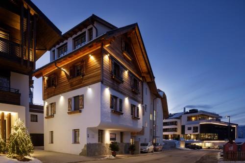 Chalet Tyrolian Apartments - by Familiaris
