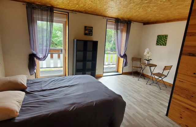 Chalet Vacance EMBRUN, 115 m2, new, type 3. Near CV and lake. Double garage.