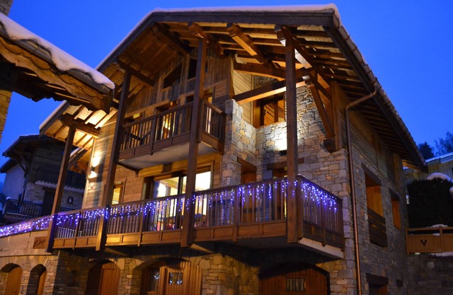 Chalet Versoye self-catered chalet, ensuite beds, spa, boot warmer. Sleeps 12