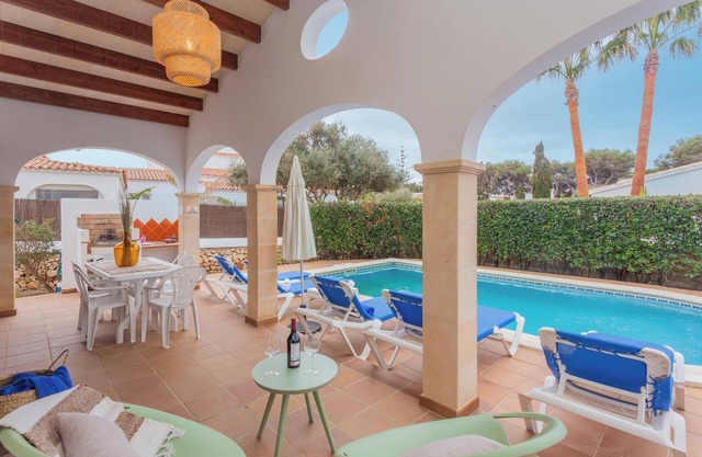 Chalet Villa El Pinar 2 with Pool, Garden & Wi-Fi