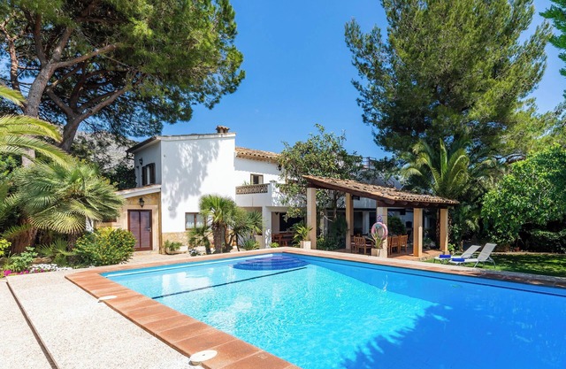 Chalet Villa Can Charles with Mountain View, Wi-Fi, A/C, Pool, Garden & Terrace