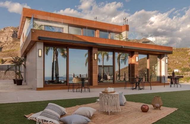Chalet 'Villa Palacio De Cristal' with Sea View, Wi-Fi and Air Conditioning