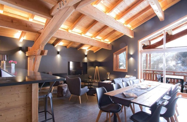 Chalet, wifi, sauna, terrace, balcony, parking, tv, ski locker, 160m², Alpe d'Huez
