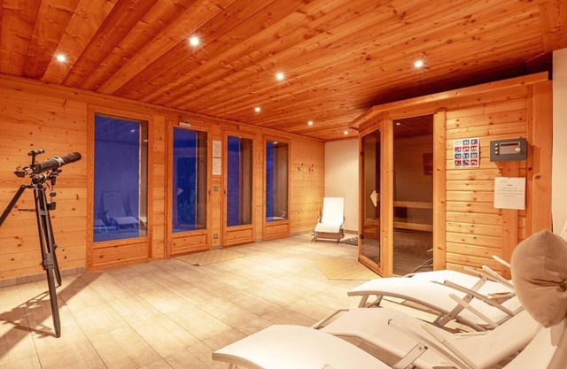 Chalet, wifi, view valley, sauna, balcony, fireplace or stove, parking, tv, ski locker, 330m²