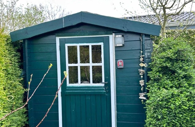 Chalet with a microwave, near Wadden Sea