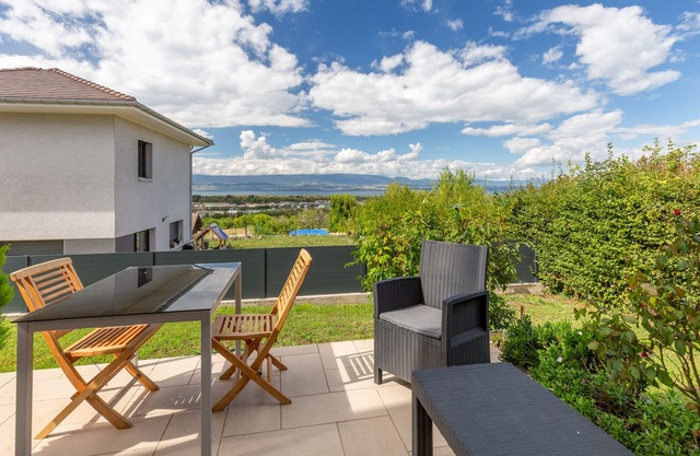 Chalet with Lake View, Terrace & Wi-Fi