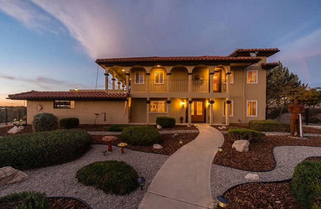 Chalet with Vineyard View at High Ridge Manor