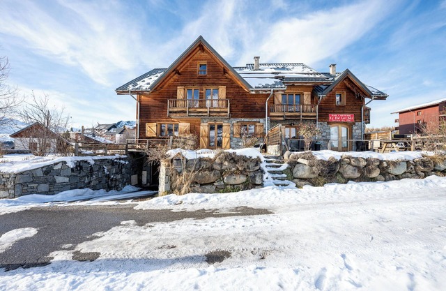 Chalet 'Zenith' with Mountain View, Private Terrace and Wi-Fi