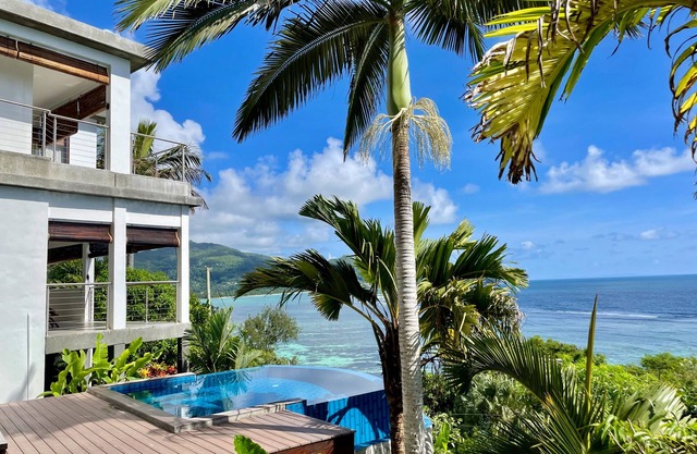 Chalets Bougainville nUpper floor Apartment with Ocean View