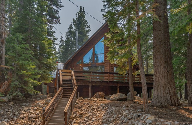 Chamberlands Chalet - short walk to Chambers private beach