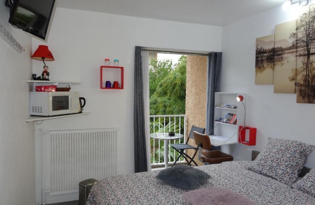 Chambre 1 PERSONNE et STUDIO 1 personne Avec Entrée Libre et Salle de Bain Privée