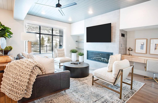 Chamonix Mountain Retreat: New 4BR, Luxurious Amenities, Kitchen, Stunning Views