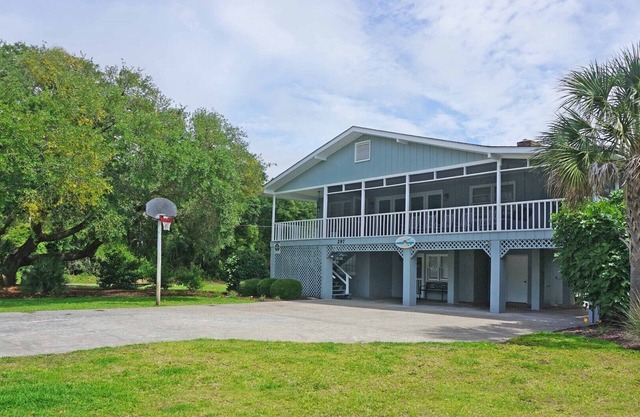 Champagne Shores Dog Friendly, 2 Full Kitchens