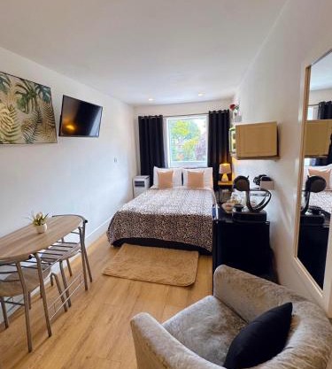 Chanel Ensuite Double Room