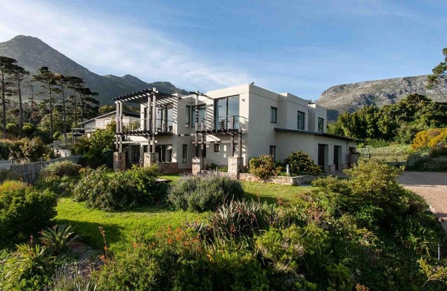 Chapman's View Villa - with solar backup power