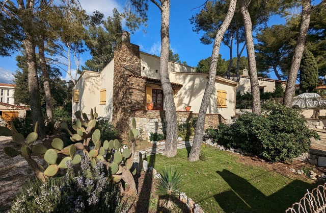 Character villa located 200 m from the beach