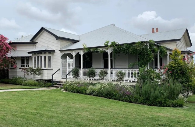 Character 4 Bed Home close to the City