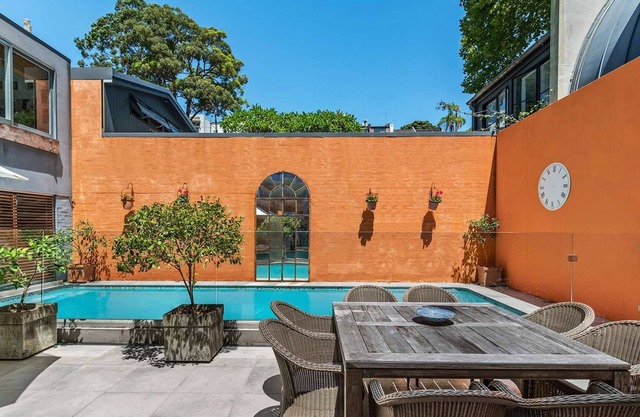 Characterful 4BR home w/ pool, full of artwork w/ galleries close by
