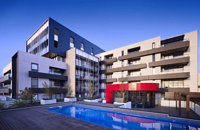 'Charlie' in Richmond | King Bed, Free Secure Parking, Gym & Pool