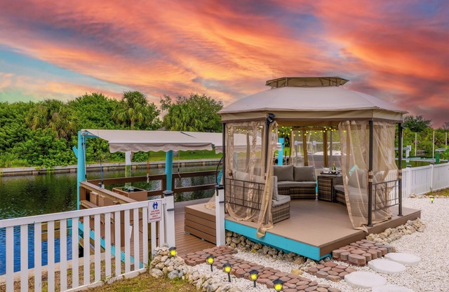 Charlotte Shores Hideaway/Fishing Doc/Kayaks/Heated Pool/Bar