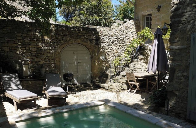 Charming House 4 km From Uzes. A Small Riad Gard Well Quiet .