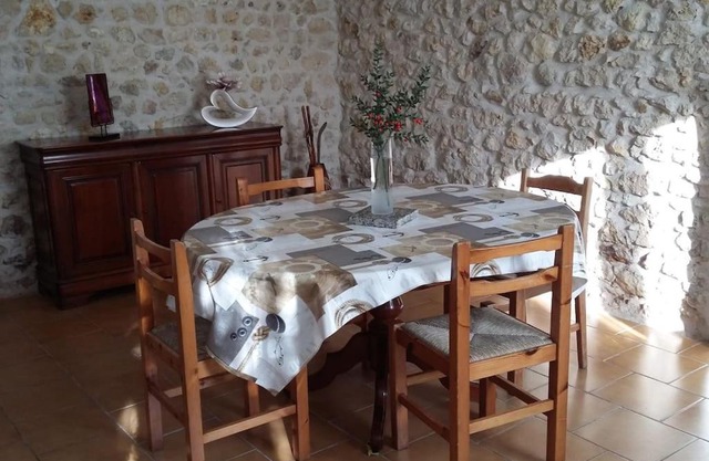 CHARMANTE MAISON PAISIBLE 6 PERSONNES