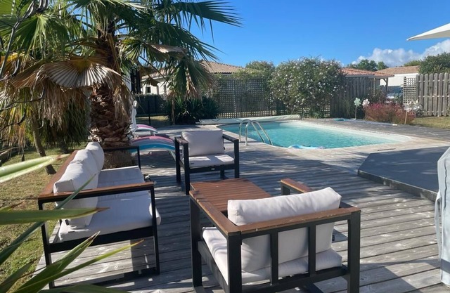 Charme et Détente : Villa Avec Piscine Près du lac