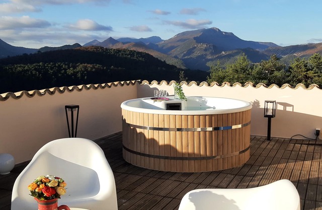Charming gîte in the heart of nature in the Drôme Provençale with Jacuzzi near Nyons