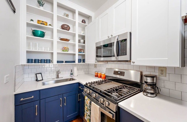 Charming 1/1. One block from Cheesman Park!