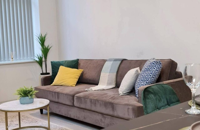 Charming 1-bed, Sleeps 2, Parking