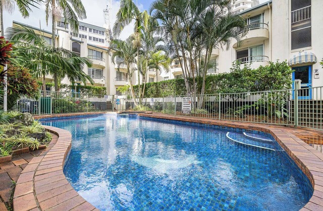 Charming 1-Bed with pool & close to the beach!