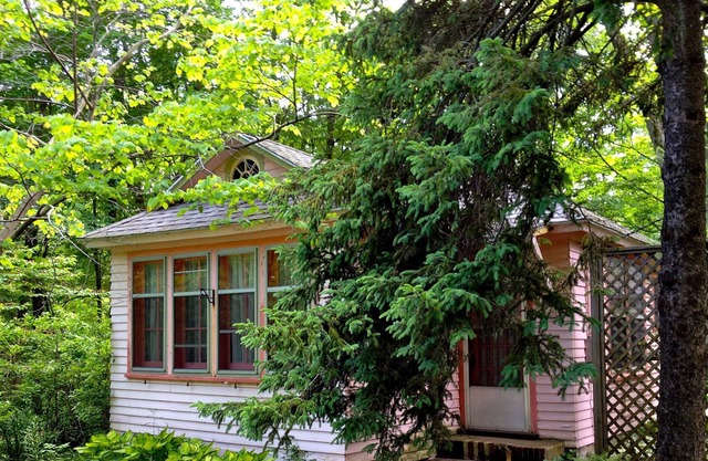 Charming 1-bedroom cottage near Lake Michigan
