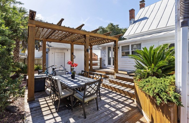 Charming 1-bedroom cottage in Historic Beaufort - The Conch House A