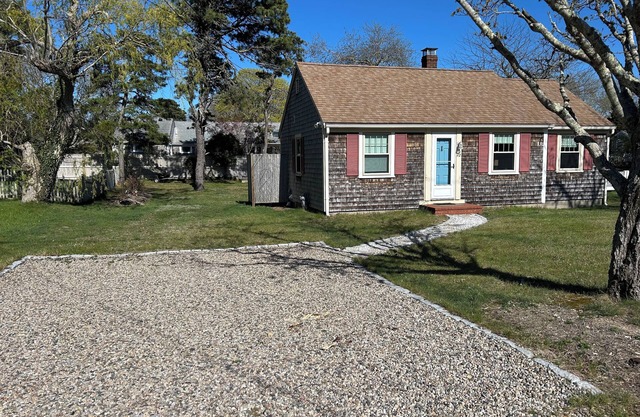 Charming 1-bedroom cottage in Dennis, central to everything!