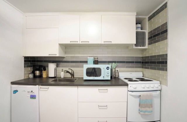 Charming 1-bedroom garden level apartment in Denver historic neighborhood