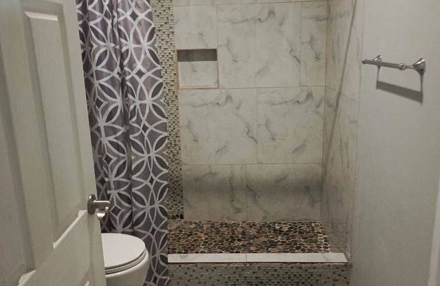Charming 1 bedroom home with WiFi, AC in brilliant St James 10 minutes from city